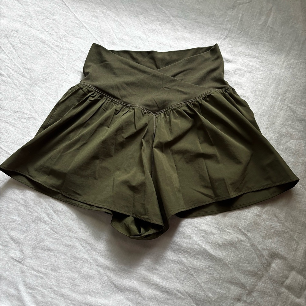 Offline by Aerie flowy crossover shorts
